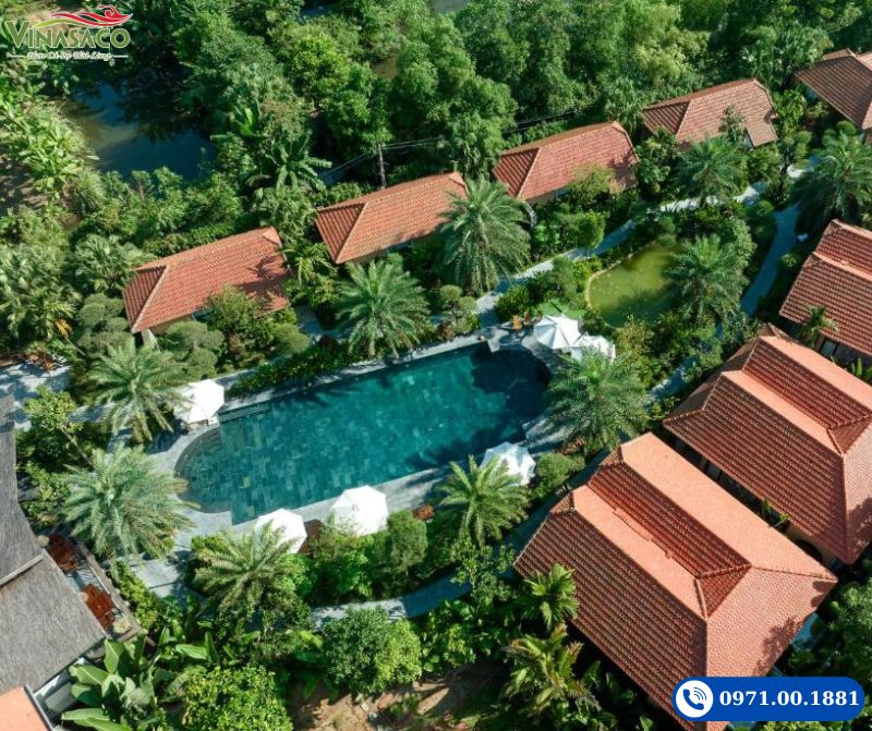 Bể bơi Tam Cốc Retreat Ninh Bình giữa núi đá vôi