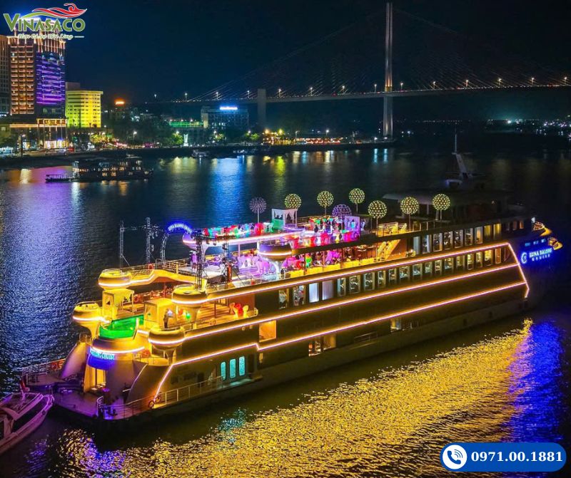 Bể bơi trên du thuyền Luna Cruise vịnh Hạ Long