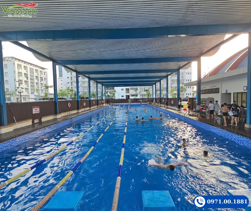 Bể bơi Trường THPT Chuyên Hùng Vương Phú Thọ khang trang, khuôn viên rộng rãi.
