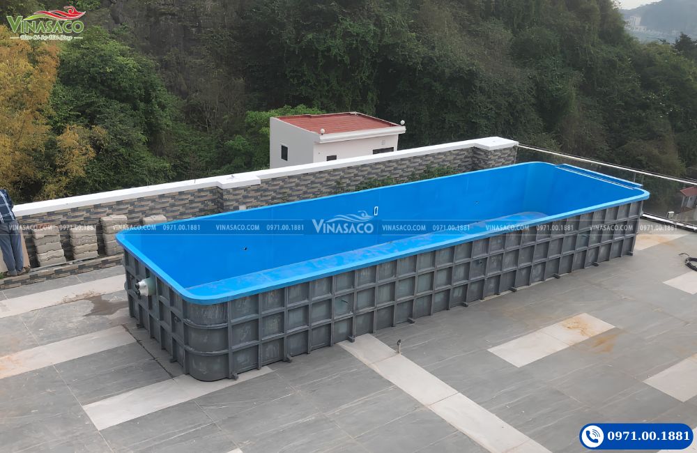 Cẩu lắp đặt bể Composite khách sạn Việt Hoa