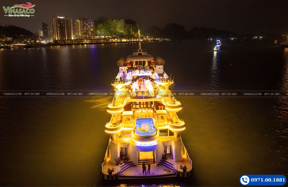 Toàn cảnh du thuyền Luna HaLong Cruise với bể bơi Composite