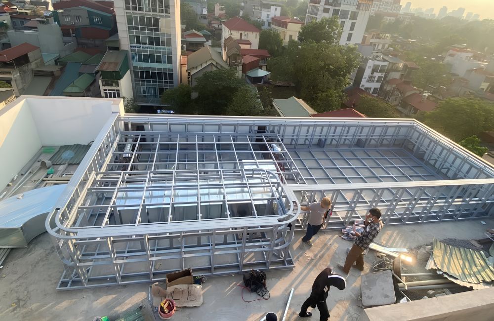 Thi công bể bơi Composite trực tiếp tại công trình