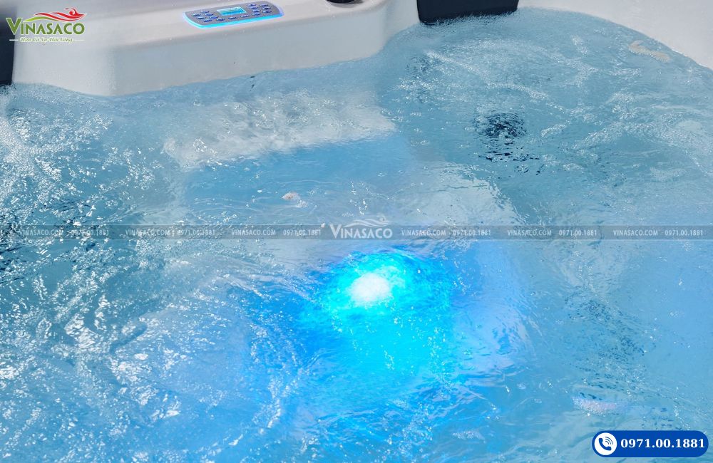 Đèn LED và hiệu ứng thác nước trên bể bơi thông minh Jacuzzi WS-S07B