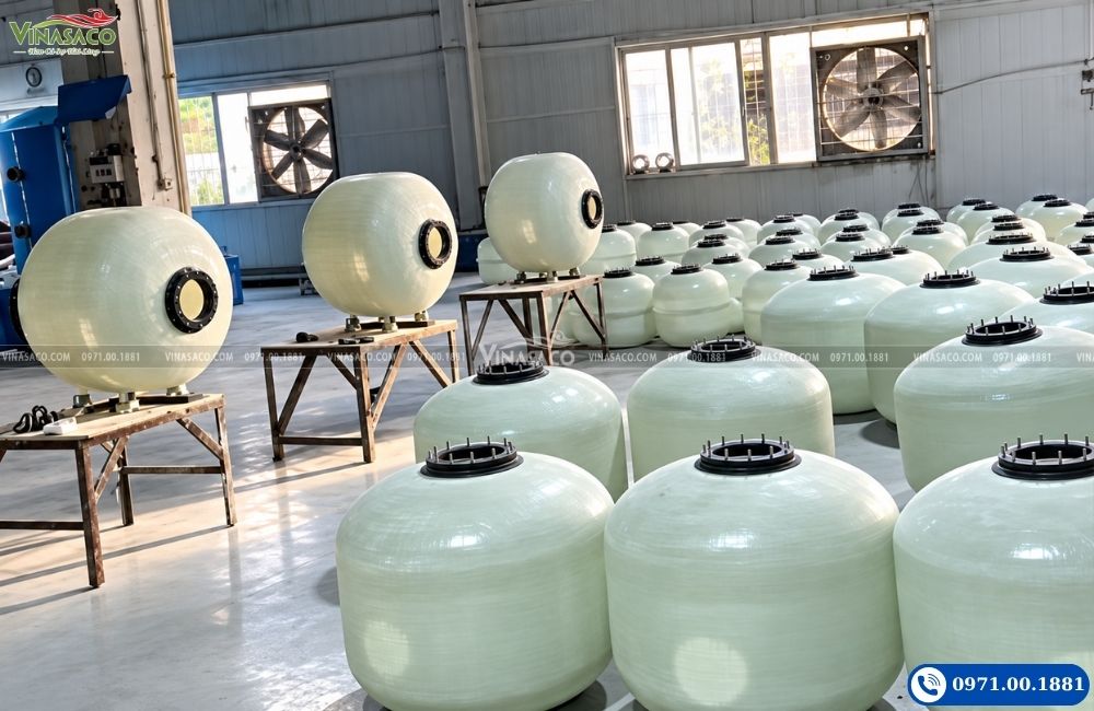 Các thân bình composite tại khu vực sản xuất trước khi hoàn thiện bề mặt