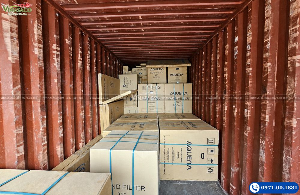 Các kiện bình lọc Aquena được xếp trong container vận chuyển