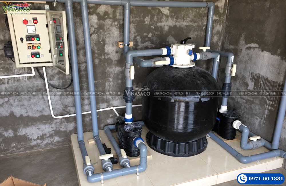Bình lọc Minder kết nối với máy bơm, đường ống và tủ điều khiển