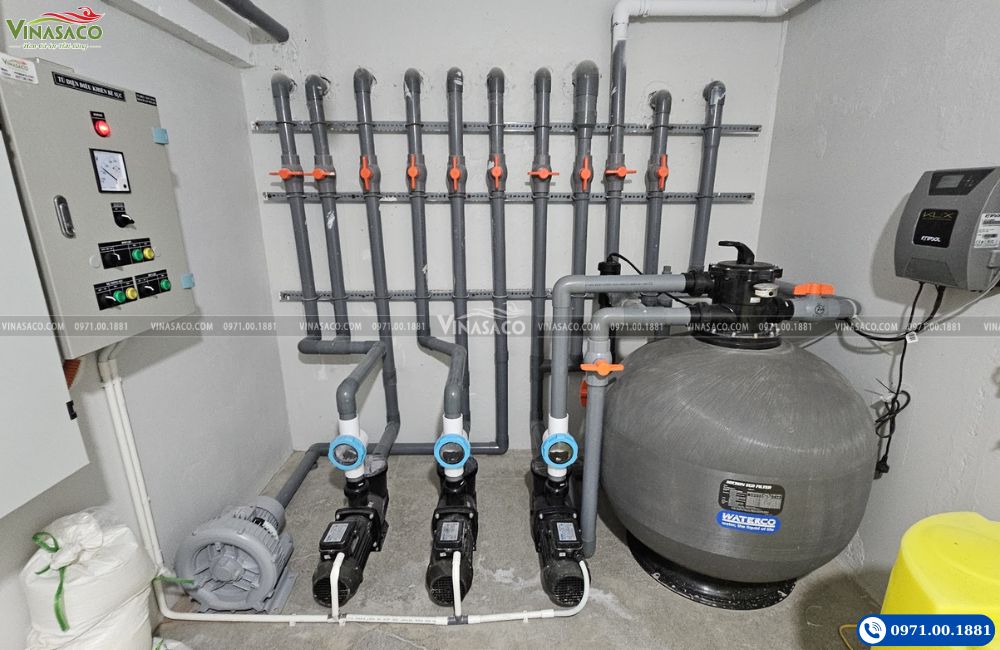 phòng máy bể bơi sử dụng bình lọc Waterco