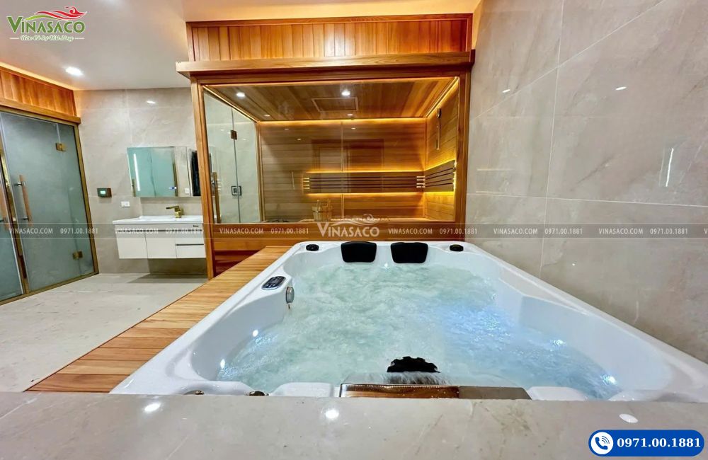 Jacuzzi lắp đặt tại biệt thự kết hợp với phòng xông hơi