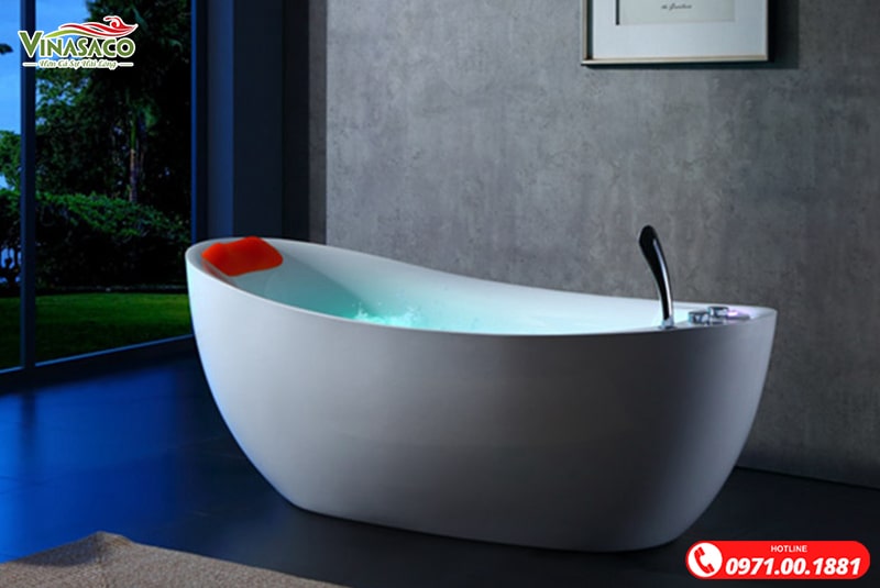 Sản phẩm bồn tắm massage Ruby XR8030 có thể đứng độc lập trong không gian phòng tắm