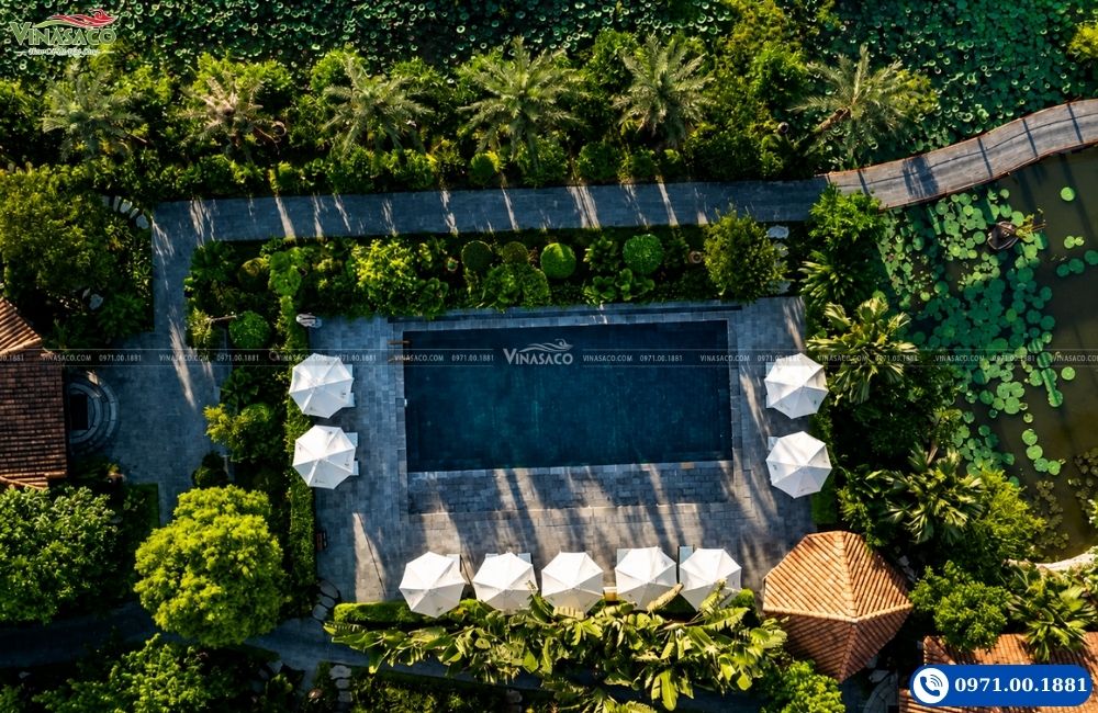 Toàn cảnh bể bơi An Hideaway Resort Ninh Bình nhìn từ trên cao