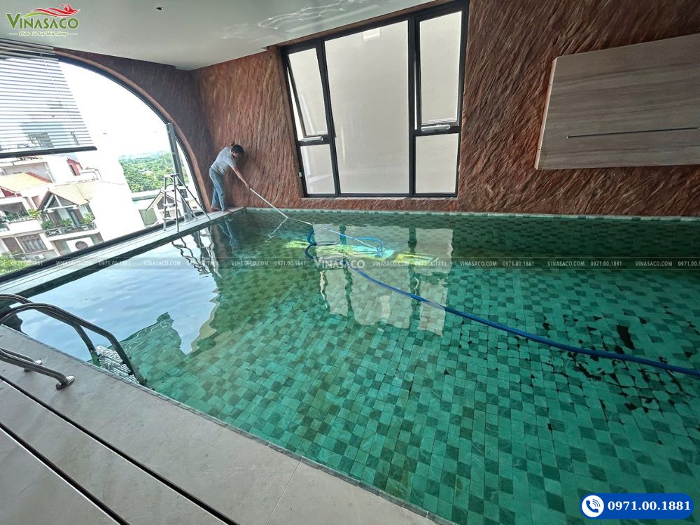 Vinasaco xử lý nước bể bơi Ninh Hiệp trước khi bàn giao