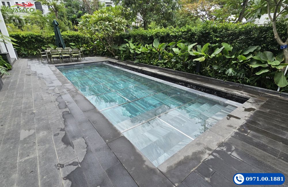 Bể bơi tại căn V24 Grand Bay Halong Villas nước trong sạch