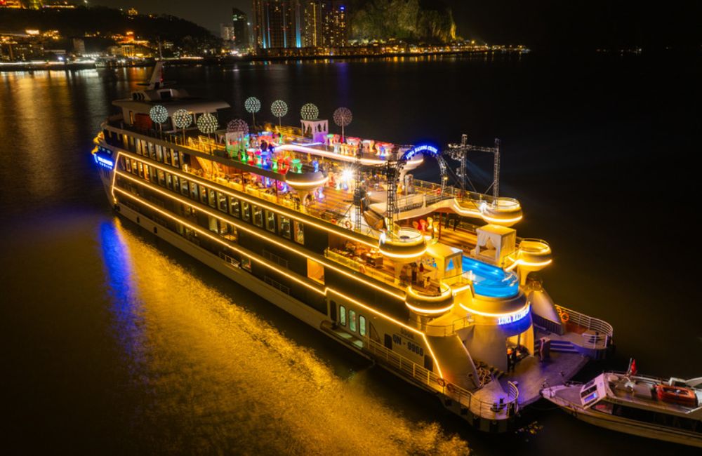 Thi Công Bể Bơi Du Thuyền Luna Halong Cruise Tại Hạ Long
