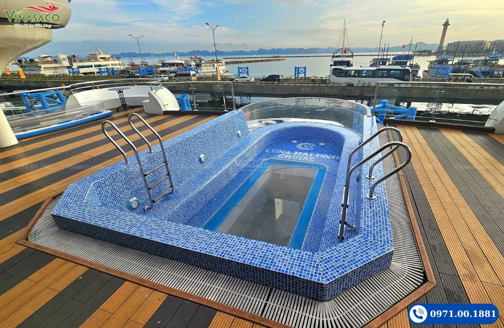 ốp gạch mosaic bể bơi du thuyền Hạ Long