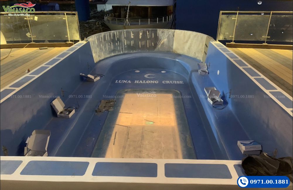 thi công đáy kính Acrylic bể bơi du thuyền