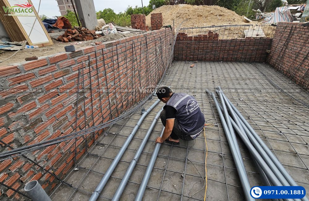 Đặt chờ đường ống thi công bể bơi Quảng Ninh