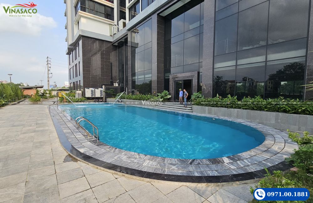 bể bơi khách sạn Green Peninsula vận hành nước trong xanh