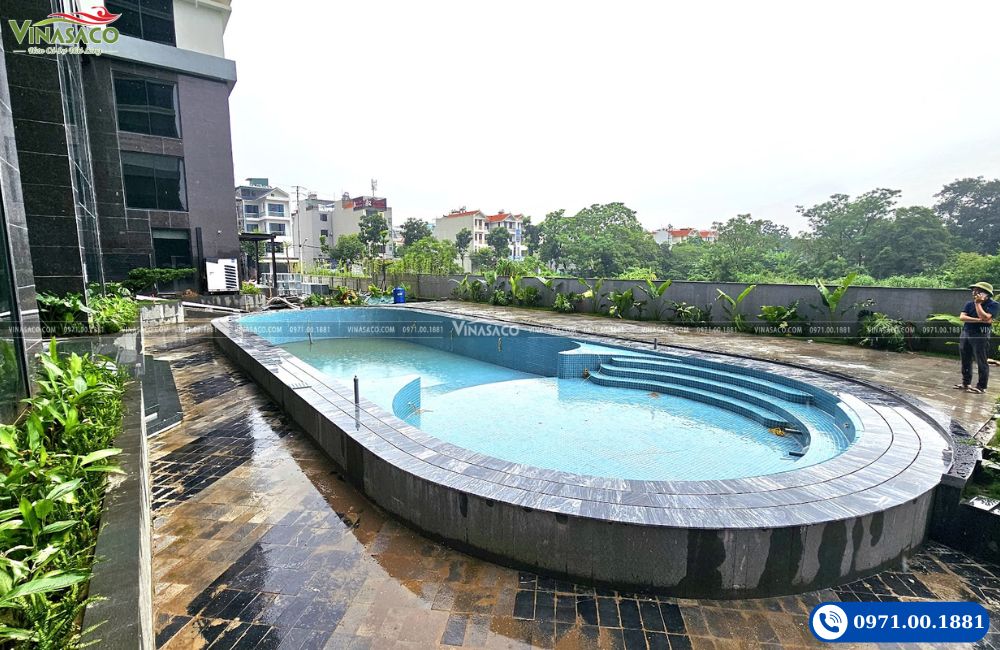 gạch mosaic bể bơi khách sạn Green Peninsula ốp lát hoàn thiện