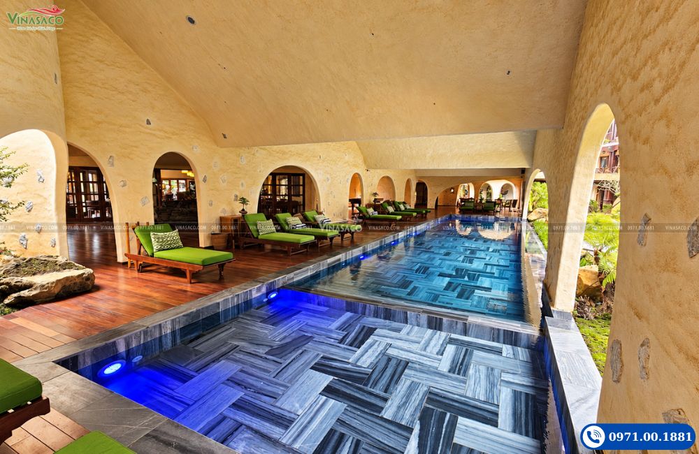 Thi công bể bơi 4 mùa tại The Myst Sapa Resort với mái vòm và khu ghế nghỉ