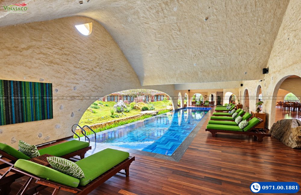 Góc chụp lòng bể và đèn bể bơi tại The Myst Sapa Resort