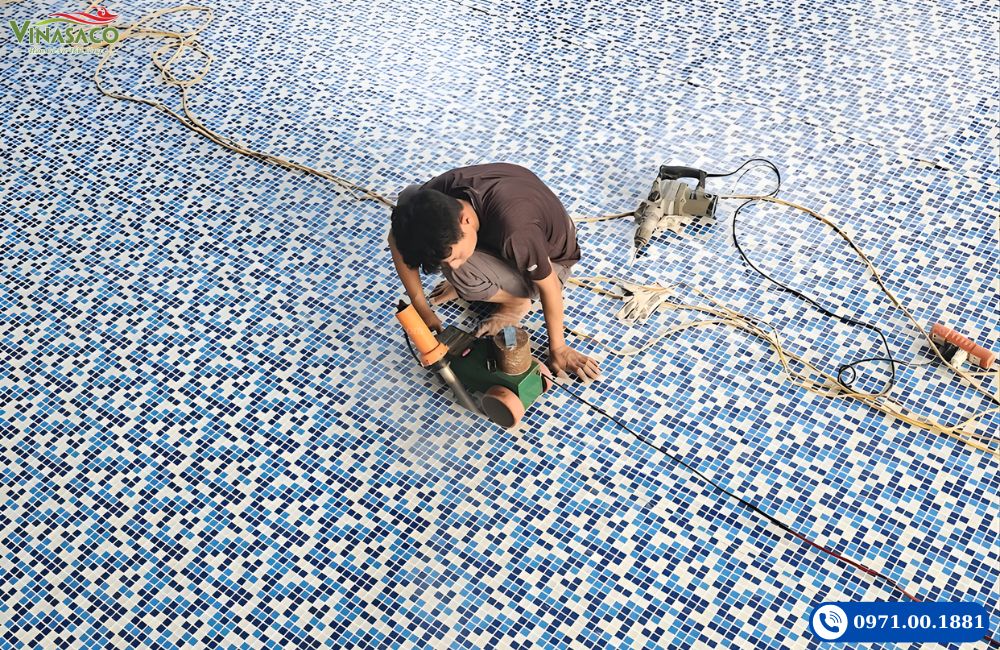 Thi công tấm phủ Liner bể bơi Trường Phổ Thông Quốc Tế Kinh Bắc (KBIS)