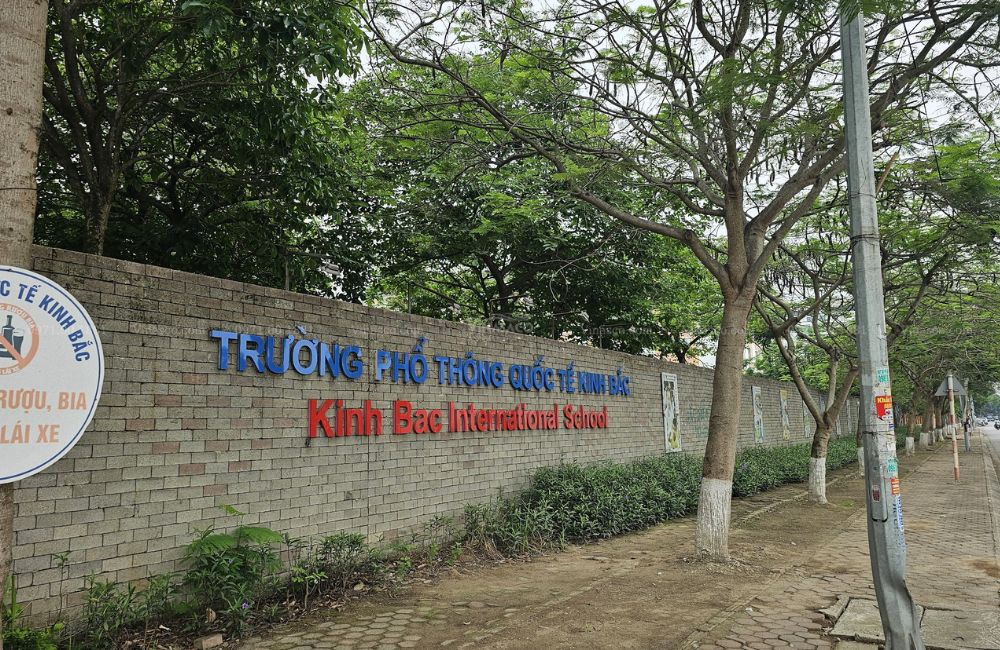 Hồ bơi tại Trường Phổ Thông Quốc Tế Kinh Bắc (KBIS) – chuẩn quốc tế, an toàn và bền vững