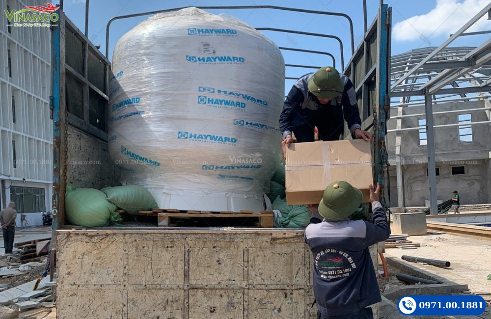 Vận chuyển thiết bị bể bơi Trường THPT Chuyên Hùng Vương Phú Thọ