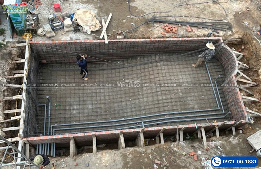 Thi công phần thô bể bơi villa Vân Đồn Quảng Ninh