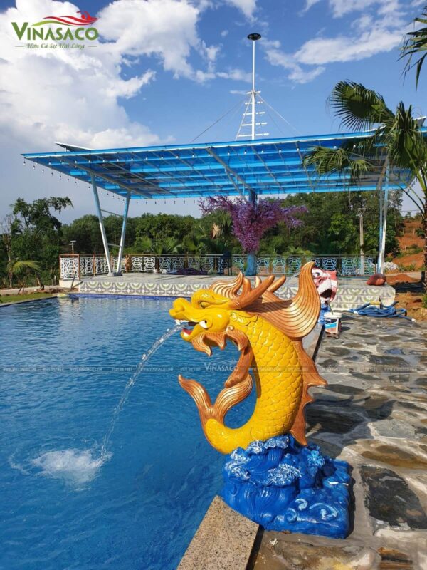 Cá heo trang trí bể bơi thêm sinh động