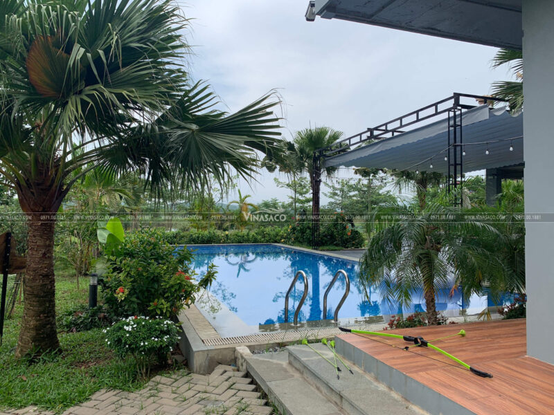 Bể bơi anh Hưng Ba Vì được lắp đặt ngay trong khuôn viên nhà ở