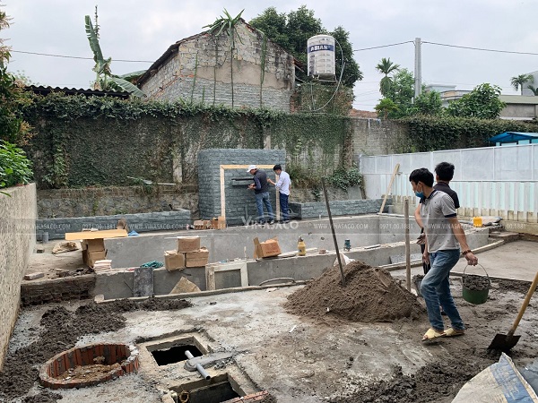 Lắp thác nước thẳng bể bơi