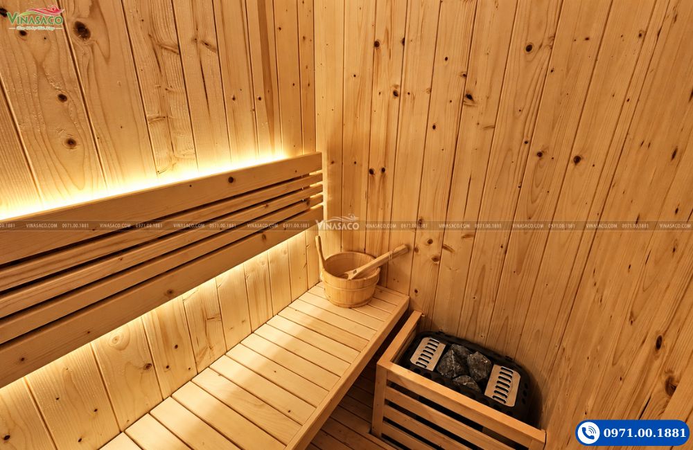 Ghế gỗ, tựa lưng và máy xông hơi khô tại The Myst Sapa Resort