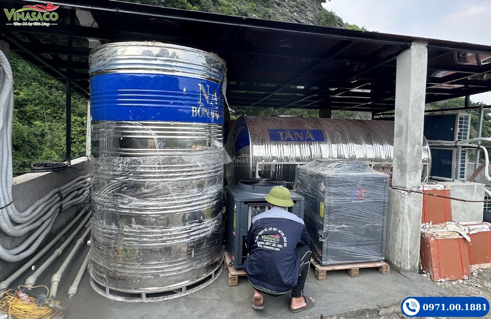 Hình ảnh đội ngũ kỹ thuật Vinasaco lắp đặt tại công trình