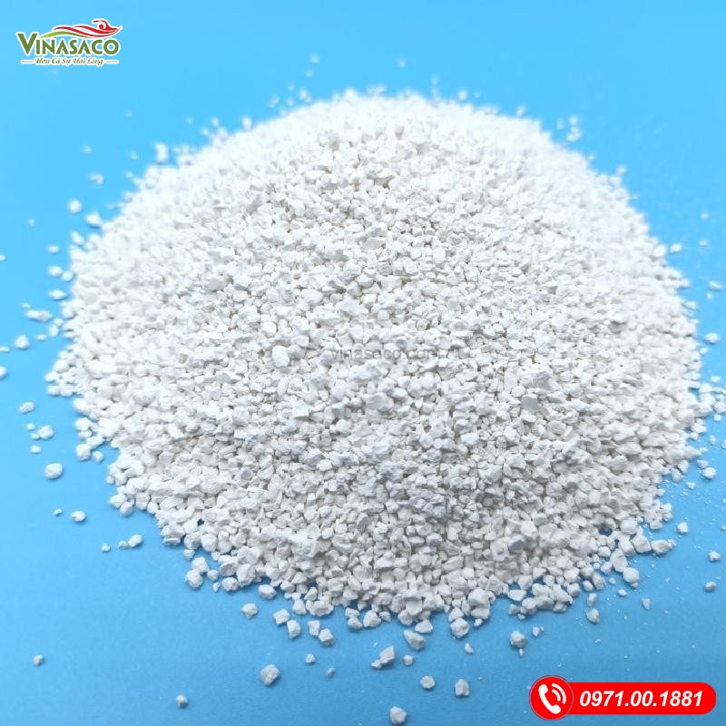 Sản phẩm hóa chất Chlorine có dạng bột màu trắng