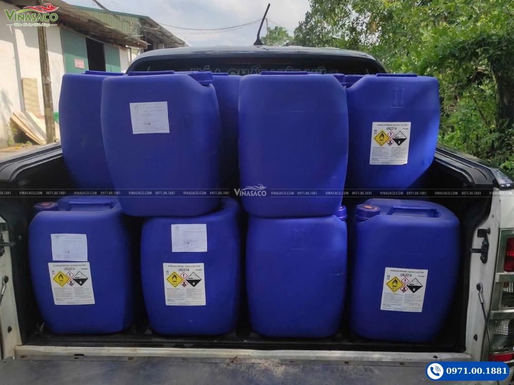 Vinasaco giao Oxy Già H2O2 50% cho khách hàng