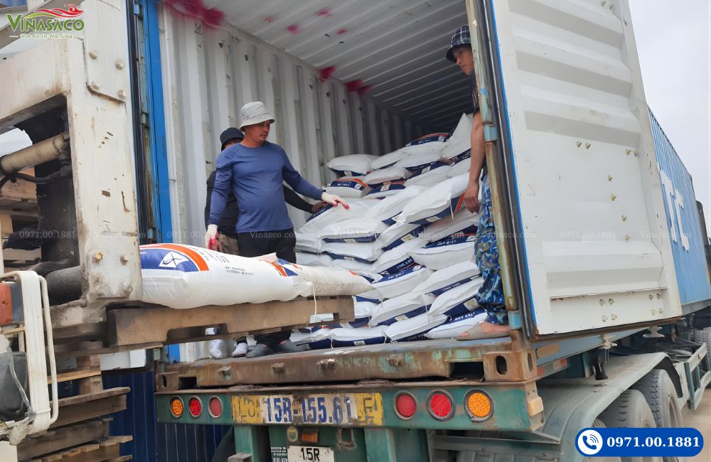 Muối tinh khiết bể bơi Thái Lan được Vinasaco nhập khẩu