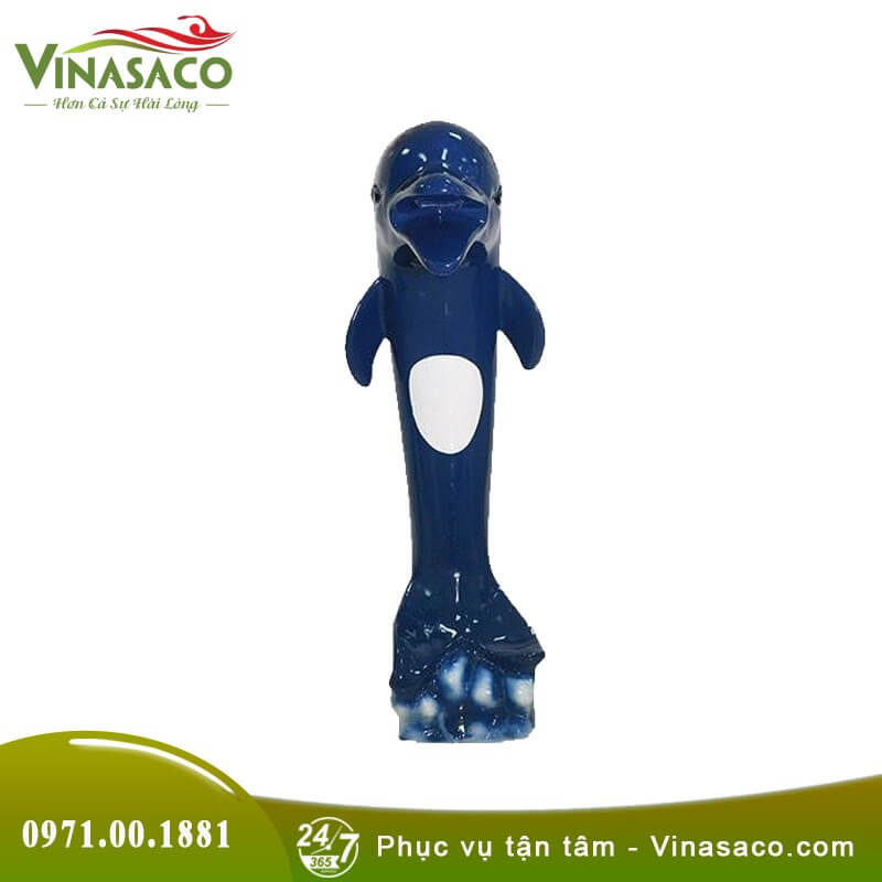 Cá heo phun nước bể bơi