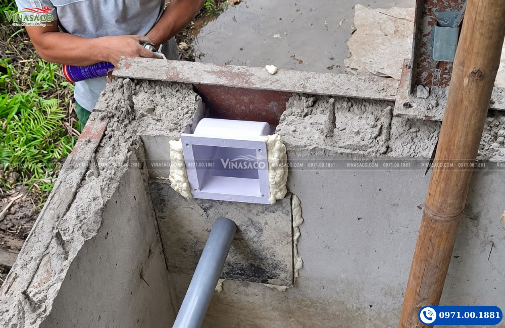 ắp đặt skimmer âm thành bể sục đúng cao độ