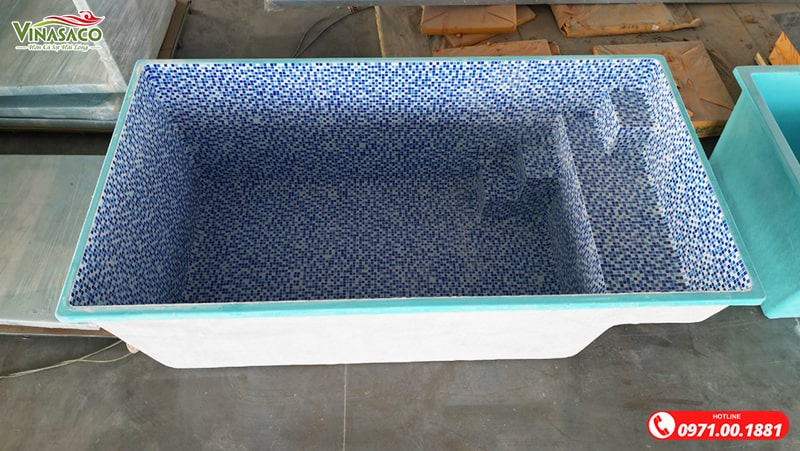 Một sản phẩm bể bơi Composite truyền thống kết hợp chống thấm bằng tấm phủ liner