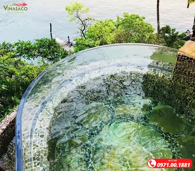 Hồ bơi với tấm Acrylic uốn cong