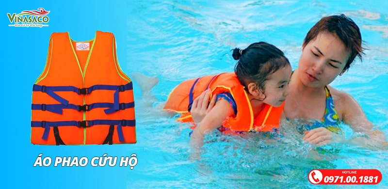 Áo phao cứu hộ là thiết bị chuyên dụng khi vui chơi và hoạt động trong môi trường dưới nước