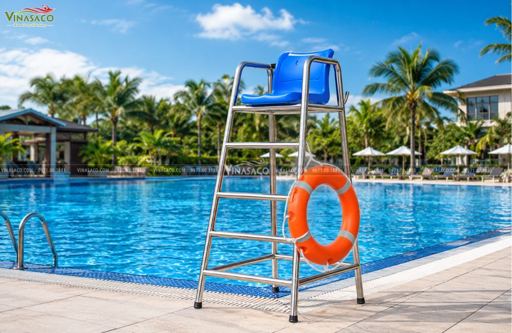 Vị trí bố trí thiết bị cứu hộ quanh bể bơi