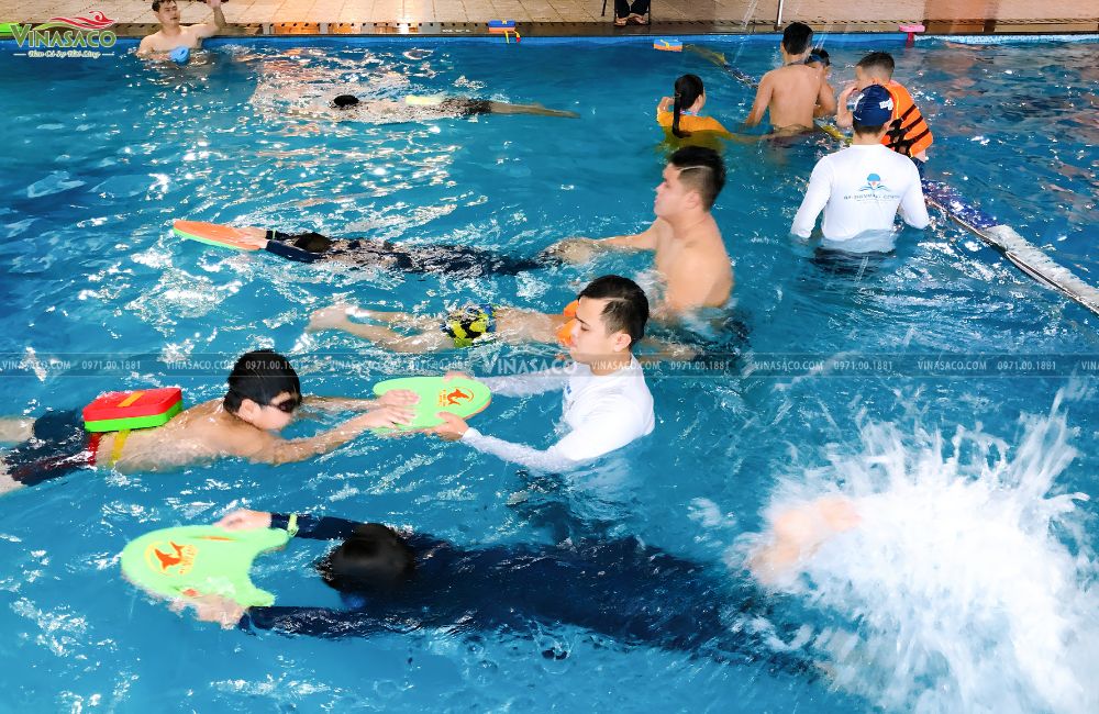 Thiết bị cứu hộ bể bơi trường học cho trẻ em