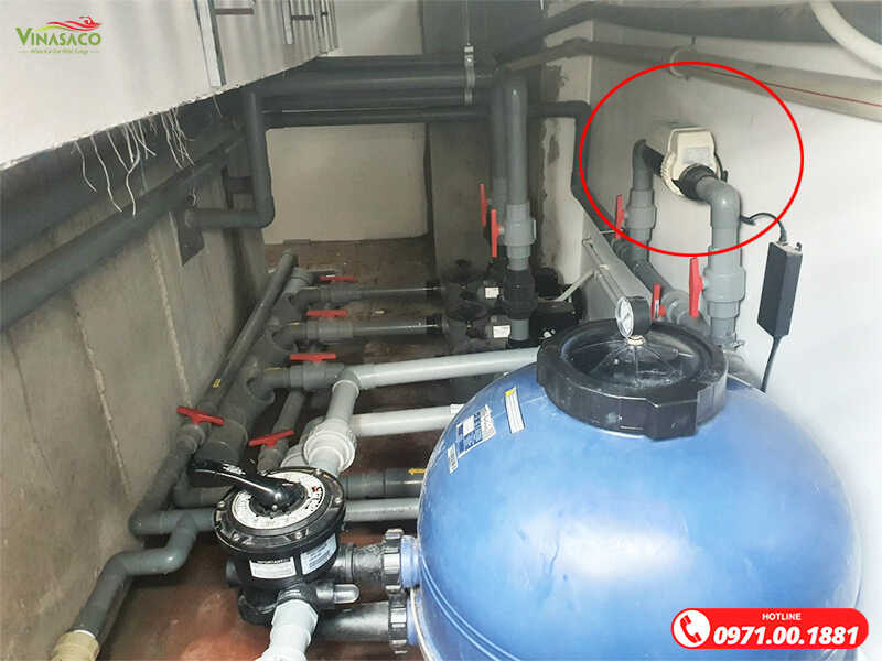 lắp đặt thiết bị tách muối ăn Laswim EC trong phòng máy (ảnh thực tế)