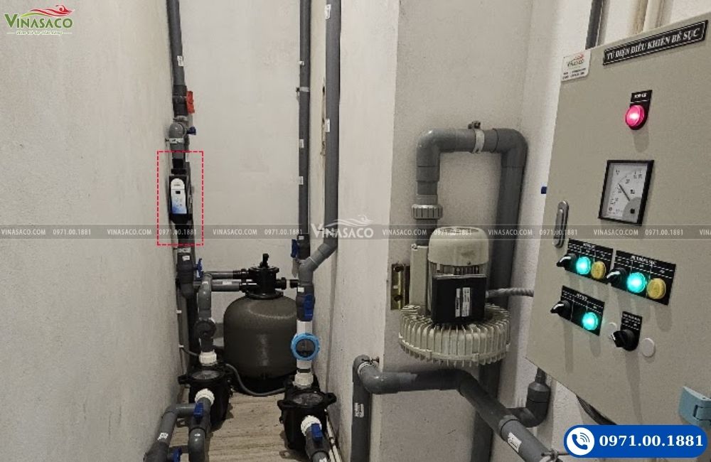 điện phân muối hồ bơi EC Plus lắp trên đường ống đứng