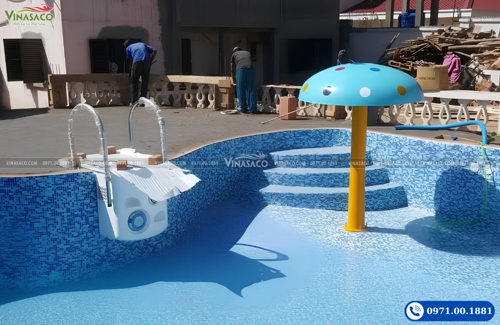 Lắp đặt Cây Nấm Phun Nước Bể Bơi thực tế