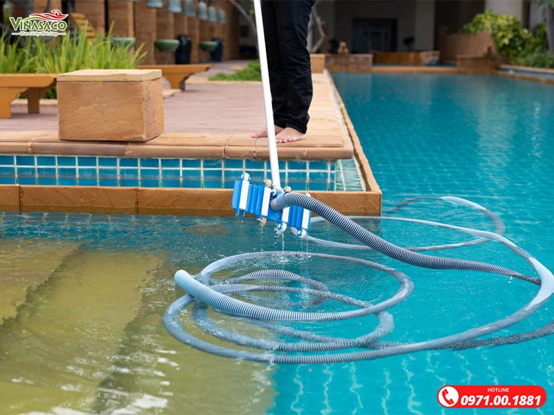 Thiết bị vệ sinh bể bơi chuyên dụng giúp tiết kiệm thời gian và công sức