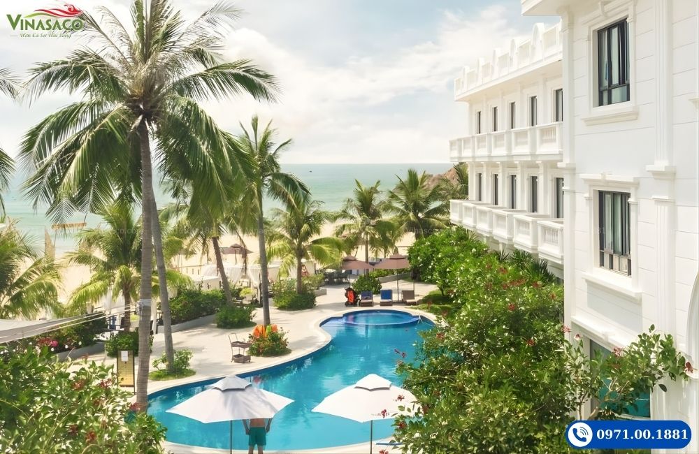 thiết kế bể bơi boutique resort đẹp 2026 Quy Nhơn