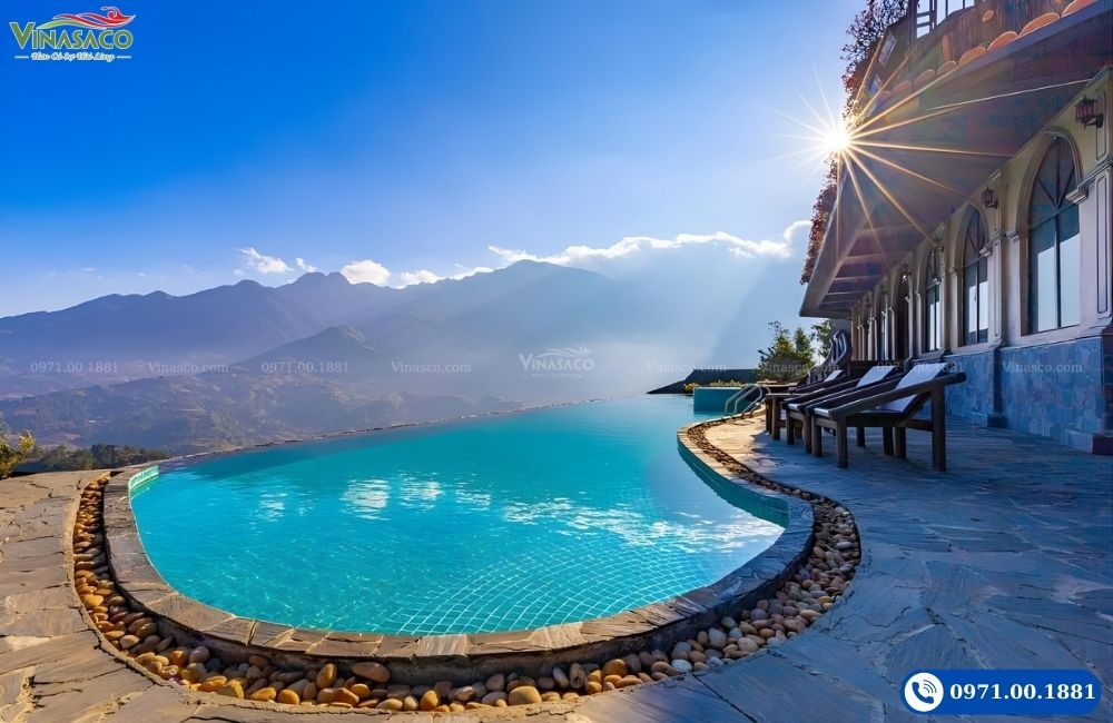 bể bơi resort bản làng Sapa 2026