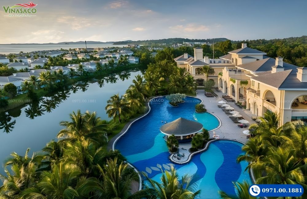 thiết kế bể bơi gia đình resort Phú Quốc 2026